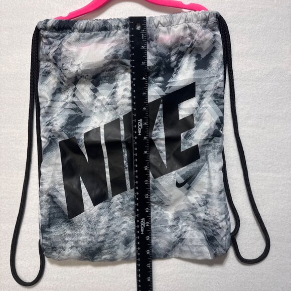 Nike Drawstring Bag Black and White Sportwear Gym Bag Sack - Picture 4 of 5